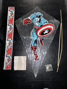 1966 CAPTAIN AMERICA 3FT. GIANT SIZE KITE PRESSMAN CORP UNUSED MARVELMANIA - Picture 1 of 7