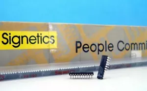 5 driver buffer ottali originali 74LS244N SIGNETICS 3 stati 74LS244 IC - Foto 1 di 1