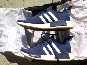 Größe 11,5 Adidas Originals Herren NMD R1 Sneaker Schuhe Navy Blau Weiß Gummi IE2280 - Bild 1 von 19