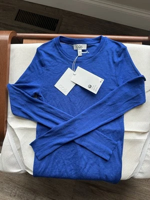 COS vibrante azul cobalto cuello redondo lana top Foto 1 de 4
