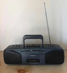 Radio portátil cassette AM/FM Magnavox AQ5120/17 de colección - Imagen 1 de 8