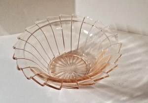 Vintage Pink Depression Glass Jeannette Sierra/Pinwheel 5.5" Fruit Bowl - Picture 1 of 4