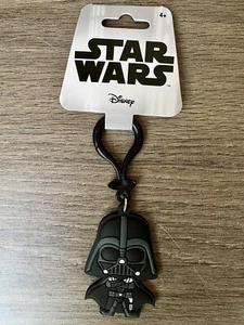 🙂 ACHTUNG STAR WARS FANS 🙂 DARTH VADER Sammlerstück Gummi Schlüsselanhänger - Disney - Bild 1 von 2