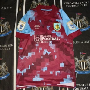 Burnley Home Football Shirt Jersey Umbro 2022 2023 Manuel Benson Size youth L - Picture 1 of 9