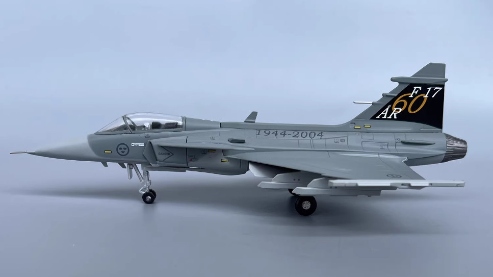 【シルトクレーテ】エフトイズ 1/144 SAAB JAS-39グリペン SAAB JAS39 Gripen with Decal | HLJ.com