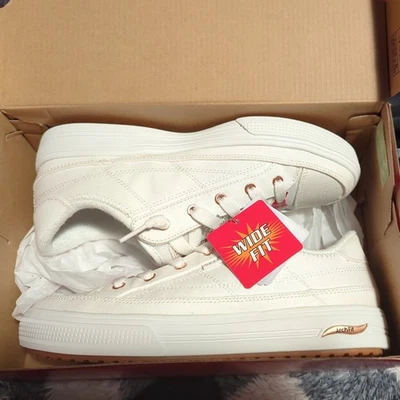 Woman's sz 7 Sneakers & Athletic Shoes SKECHERS Arch Fit Arcade-Meet Ya There - Image 1 of 4