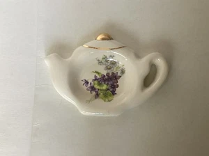 Teekanne geformter Teebeutelhalter mit lila Trauben Teller 4,5" Löffel Rest um 2000 - Bild 1 von 8