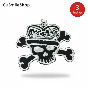 Parche Calavera Rey Pirata Jolly Roger Hierro Bordado Huesos Cruzados Aplique 3" - Imagen 1 de 3