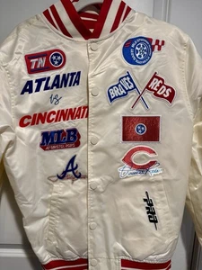 RARE NWT MLB Speedway Classic Pro Standard Satin Jacket Size S Braves Reds  - Bild 1 von 9