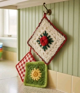 VINTAGE Crochet Potholder Hot Pad Red Rose Floral Applique White Green MCM - Picture 1 of 9