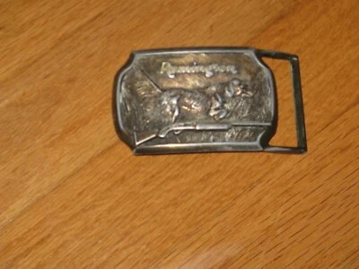 Remington Arms Co. Escopeta pájaro perro pistolas armas de fuego hebilla de cinturón vintage en relieve Foto 1 de 2