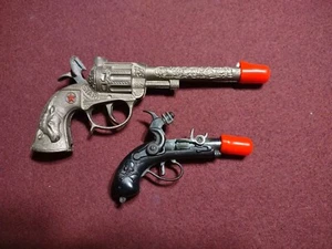 Redondo Pirate Vintage Miniature Flintlock And Miniature Star Six Shooter (Pair) - Picture 1 of 5