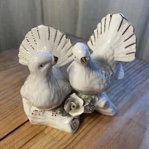VTG Figurine Doves Branch  Flowers Porcelain 4" Gold Wedding 50th Anniversary - Picture 1 of 13