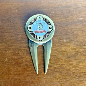 US Open 104th Shinnecock Hills Divot Tool Ball Marker goldfarben abnehmbarer Marker - Bild 1 von 7