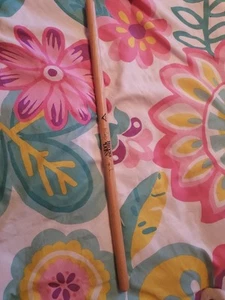 Brooks & Dunn Authentic Concert Signature Drum Stick - Bild 1 von 2