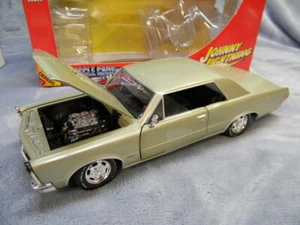 1/24 SCALE JOHNNY LIGHTNING 1965 PONTIAC GTO 2DR GOLD DIECAST CAR-MIB - Picture 1 of 11