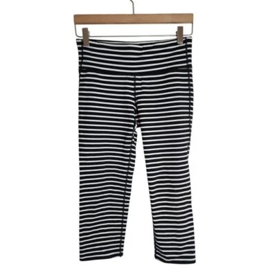Leggings Athleta Para Mujer Medianos Chaturanga Capri Negro Blanco Rayas Yoga Foto 1 de 4