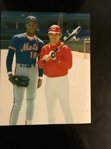 RARE! VINTAGE! PETE ROSE / DARRYL STRAWBERRY - 8 X 10 PHOTO - Picture 1 of 1