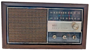 Radio d'epoca da tavolo RCA modello Victor RGC29W in noce massello - Foto 1 di 14