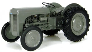 UNIVERSAL HOBBIES, FERGUSON TEA 20 Alta Precisione, 1/16, UH2690 - Foto 1 di 1