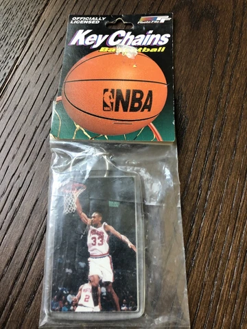 NBA Grant Hill #33 Detroit Pistons Photo File Keychain MIB 1995 Vintage/Classic Cover