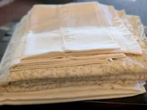 martha stewart flat queen Lot Of Two Sheets + Two Standard Pillowcase Mismatched - Picture 1 of 6