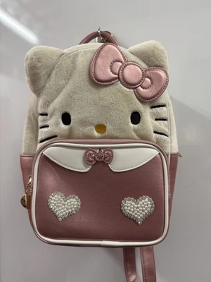 Mini mochila difusa Her Universe Hello Kitty estrás  Foto 1 de 4