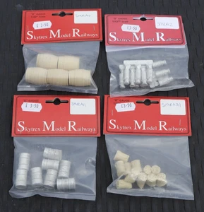 Skytrex Models O Gauge - 4x Lineside Accessories - Barrels/Churns/Sacks/Oil Drum - Picture 1 of 5