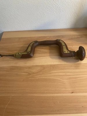 Старинная латунная ручная дрель середины 19 века из дерева и латуни - Изображение 1 из 4