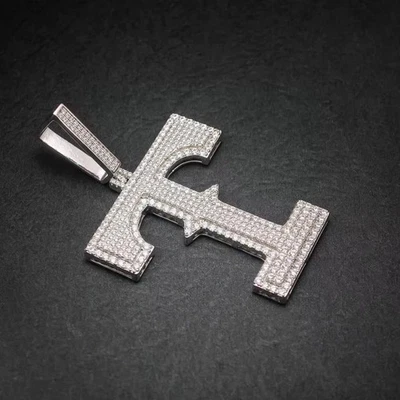 Colgante de moissanita de corte redondo personalizado con letra T de 3,00 quilates enchapado en oro blanco de 14 quilates para hombre Foto 1 de 4