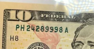 2017 $10 dollar bill rare ink smear, smudge error ink transfer, error - Picture 1 of 3