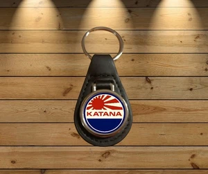 Llavero/etiqueta de cuero Suzuki Katana. Sol naciente japonés. Rojo  - Imagen 1 de 3