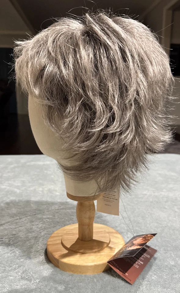 Jaclyn Smith Calla Wig A4535 Color Silver Starlet