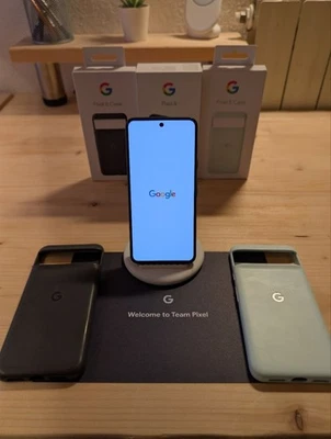 Google Pixel 8 + 2  Cover Originali + Pixel Stand - Immagine 1 di 4