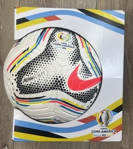 Nike Copa America 2021 Strike Soccer Ball - NUOVO - TAGLIA 5 - DJ1639-100 gioco match - Foto 1 di 6