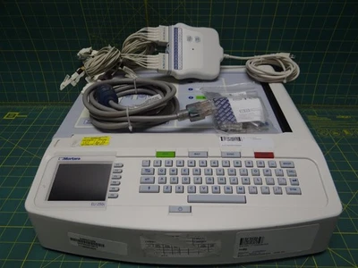 Máquina electrocardiógrafo Mortara ELI 250c ECG/ECG pantalla de 12 cables vista previa Foto 1 de 4