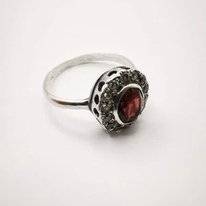 Artwork, Vintage, Stylish Women's Ring, 925 Sterling Silver, Garnet, Jewelry - Picture 1 of 8
