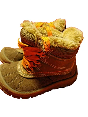 Botas forradas de piel sintética marrón Oshkosh MARLEY talla 5 con cordones 335 para niños pequeños Foto 1 de 4