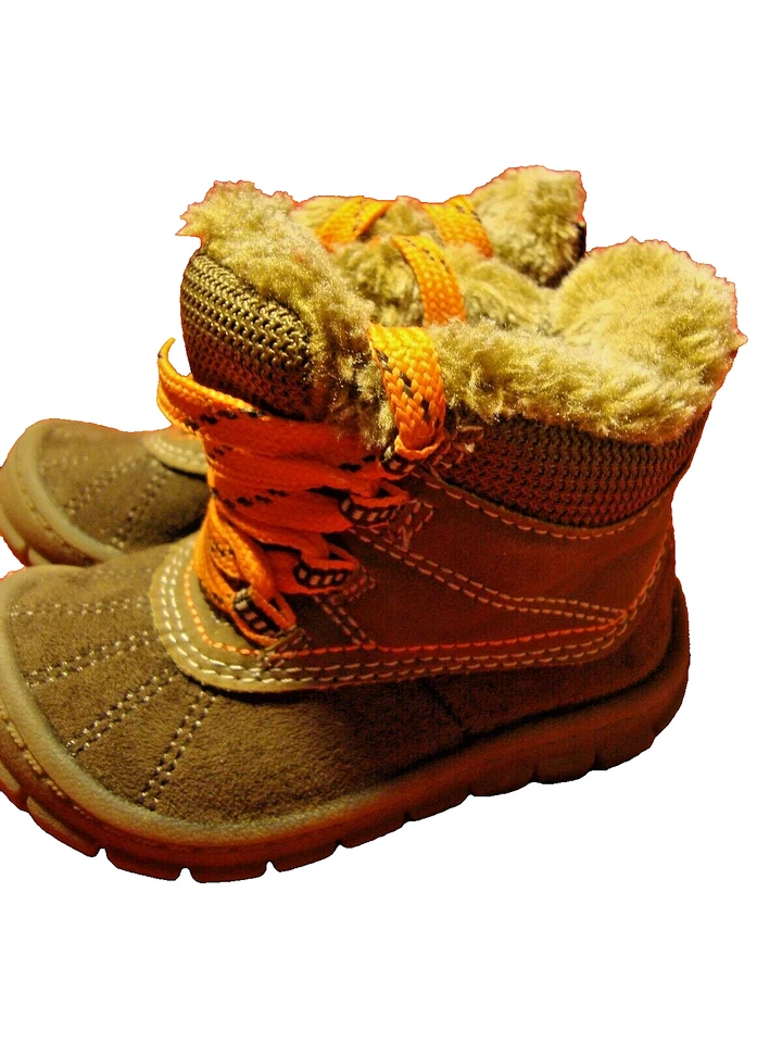 Botas forradas de piel sintética marrón Oshkosh MARLEY talla 5 con cordones 335 para niños pequeños Foto 1 de 4