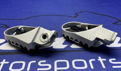 Juego reposapiés KTM 390 Adventure 2020-2024 OEM 95803040050 Foto 1 de 4