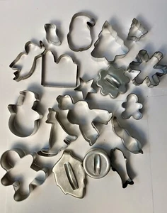 Lotto misto di 18 tagliabiscotti in alluminio vintage e moderni Natale e altro - Foto 1 di 9