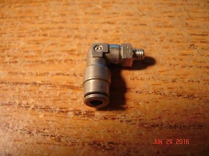 Camozzi Male Elbow 90° Swivel 5/32" Tube x 10/32 UNF Male - Picture 1 of 1