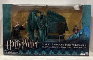 NECA Harry Potter Vs. Lord Voldemort Graveyard Duel Riddle Family Grave Diorama - Picture 1 of 15