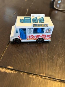 Hot Wheels Hawaiian shaped ice white truck - Picture 1 of 5