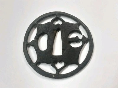 Antiguo diseño de hierro Tsuba en forma de corazón Foto 1 de 4