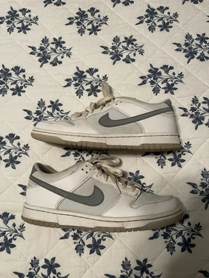 Nike Dunk Low Blanco Plata Reflectante Swoosh GS FV0365-100 6Y Gris Humo Puro Foto 1 de 4