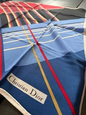 Bufanda de seda geométrica Christian Dior roja azul marino años 70 enrollada a mano 31" Francia NUEVA Foto 1 de 4