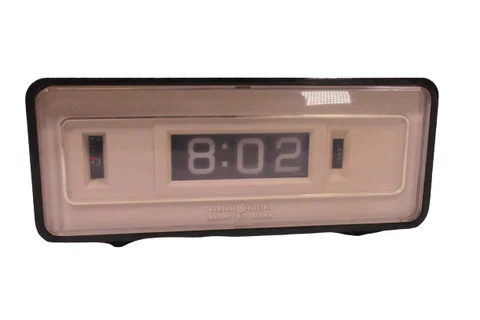 General Electric Alarm Flip Clock Model GE 8127 K Lighted Dial Works Cover