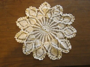 20" weißes rundes Häkeldeckchen, sauber sehr guter Zustand (KR-12-6) - Bild 1 von 2