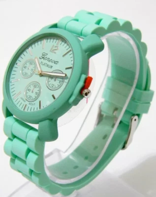 Reloj pulsera Ginebra con correa de silicona mate verde como nuevo NUEVO Foto 1 de 3